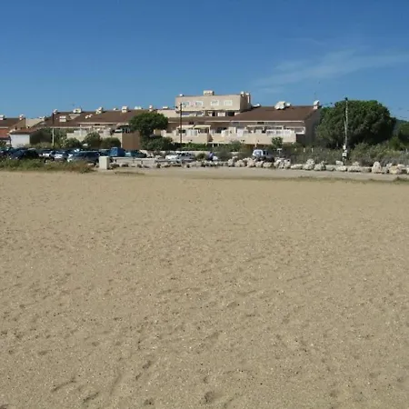 Apartment Studio Hyeres, 1 Piece, 2 Personnes - Fr-1-335-93 Hyeres